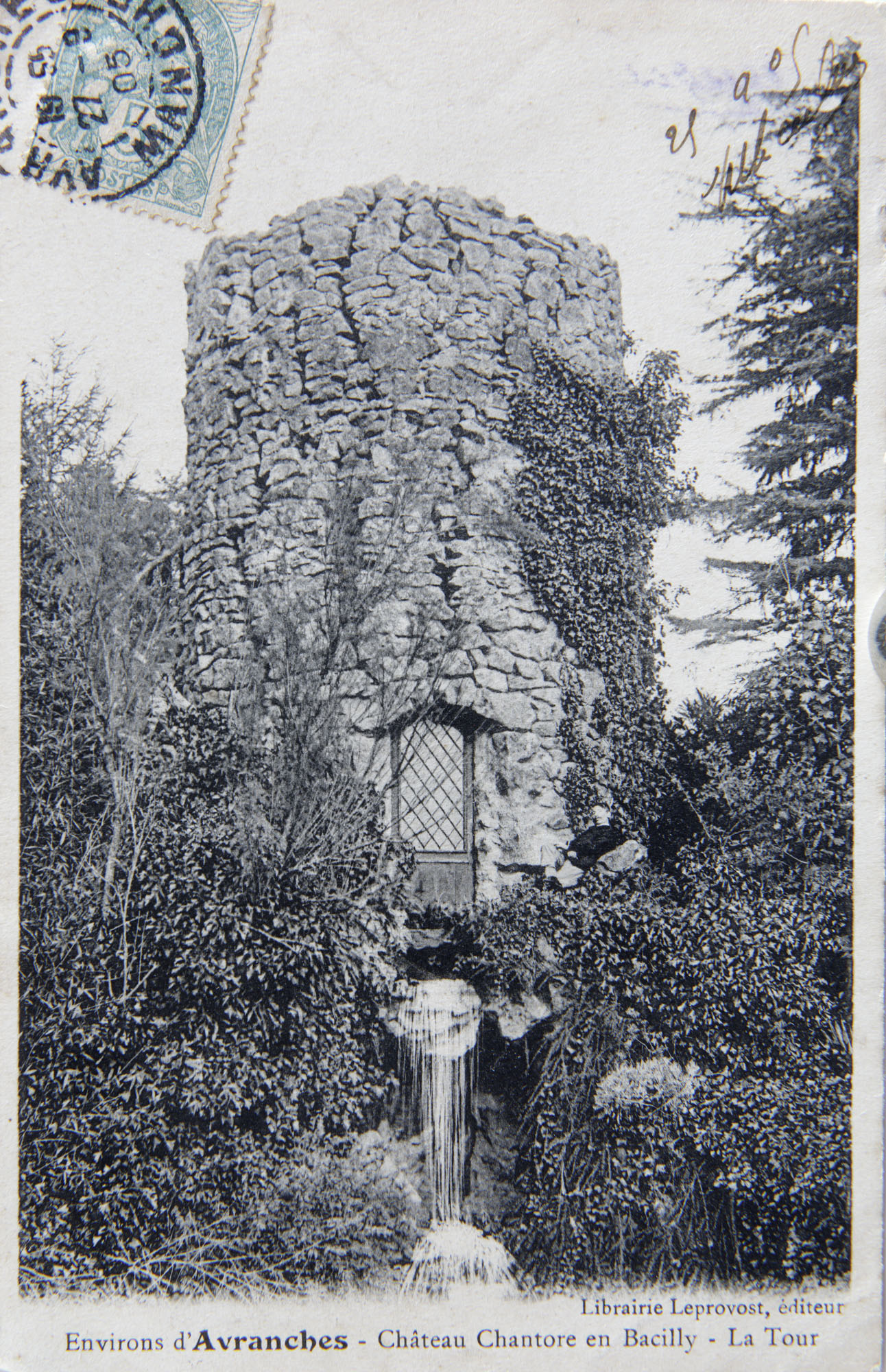 Carte postale du château d'eau du parc du château de Chantore