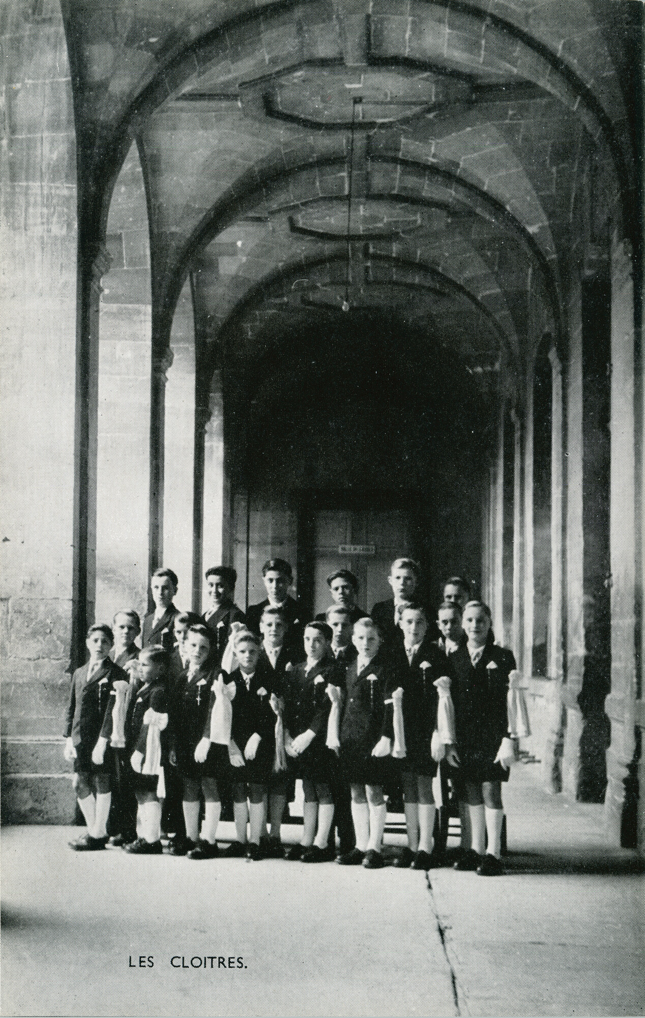 Photo des garçons de l'Assistance publique, le jour de leur communion solennelle, de 1955.