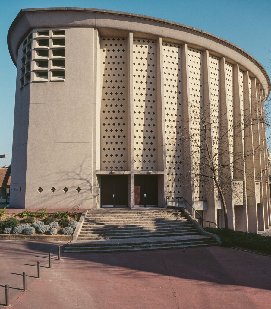 église paroissiale Saint-Julien ; Vue partielle, prise du sud-ouest.