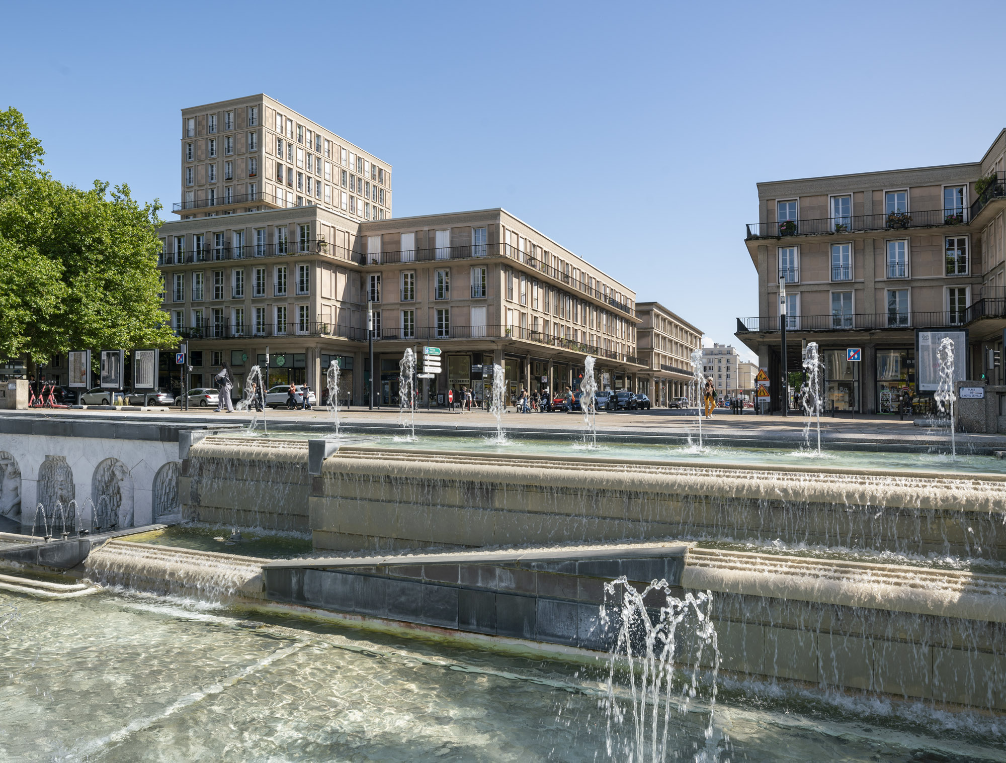 Ilots V40 et V37 vus depuis l'esplanade Jacques Tournant, photographie 2025.