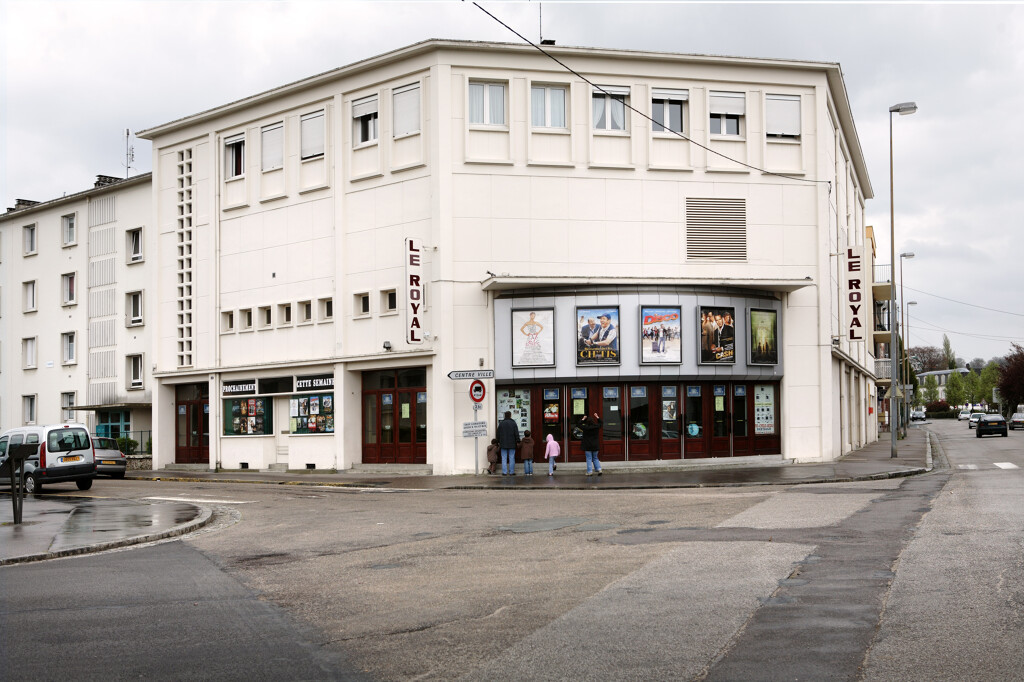 cinéma Le Royal ; Vue du cinéma de la rue Notre-Dame-du-Pré.