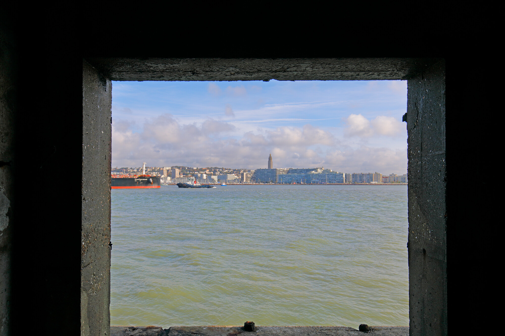  Le Havre, avant-port, digue nord, vue de la ville depuis les ouvrages français