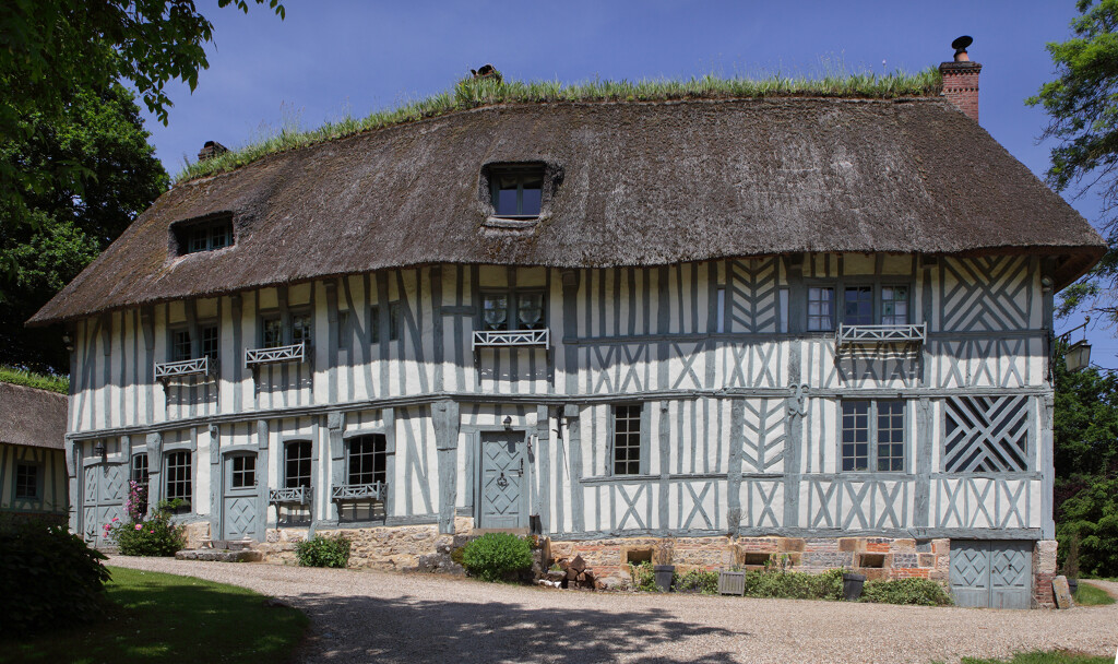 Manoir du Perroy ; Manoir, façade principale.