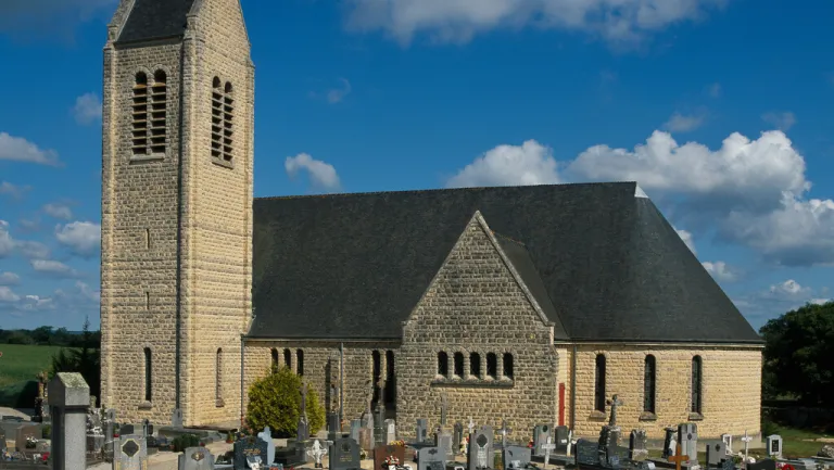 Eglise paroissiale Saint-Georges ; Eglise, vue prise du nord-est.(c) Région Normandie - Inventaire général ; Corbierre Pascal. 