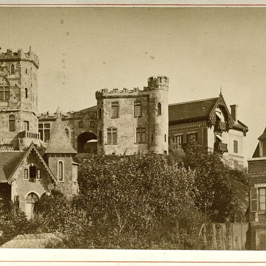 Carte postale des villas de la côte Saint-Claire à Etretat vers 1870-1880