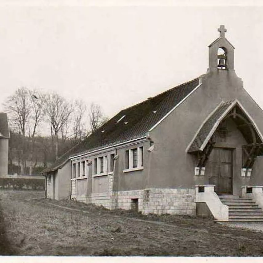 Carte postale de la chapelle protestante de la cité de la Petite Campagne