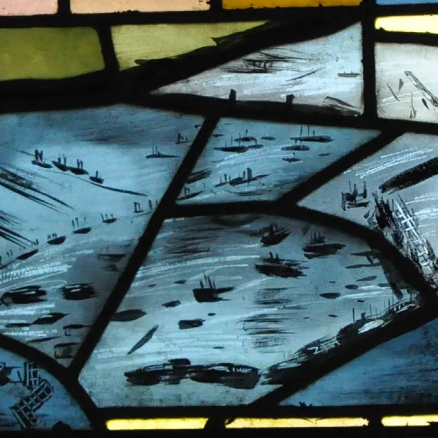 Port artificiel d'Arromanches, baie 2 de l'église médiévale Saint-Martin de Tracy-sur-mer