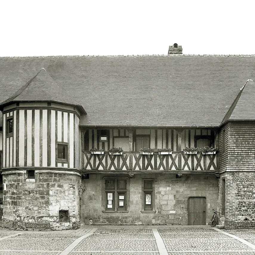 L'Hôtel des Portugais à Harfleur, nous donne une idée de ce à quoi pouvait ressembler le logis du Roy.  © Région Normandie, Inventaire général, Yvon Miossec.