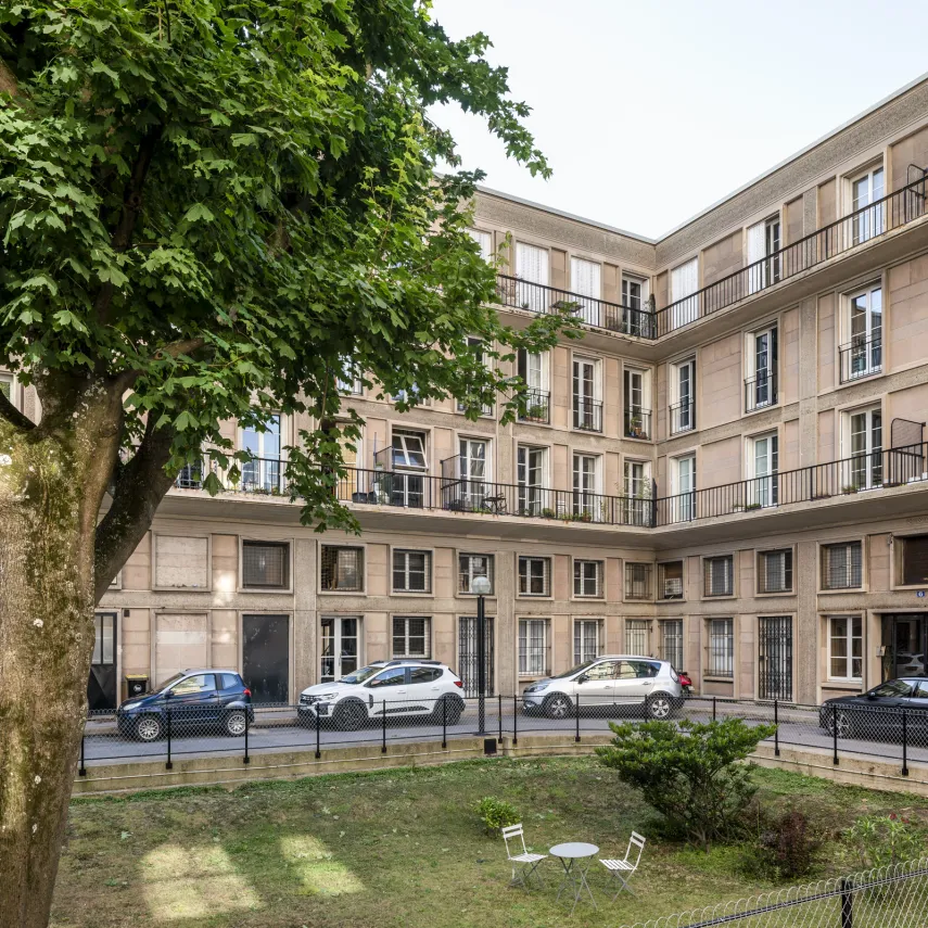 Ilot V37, cour intérieure, photographie, 2025. Le jardin est ouvert aux résidents. 