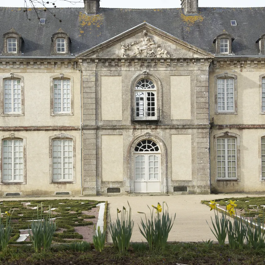  Hôtel de Beaumont - Valognes (50) - Bernard Galeron - Magazine VMF