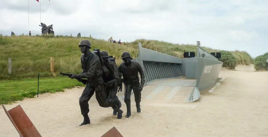 Photo du monument dit Higgins Boat à Saint-Marie-du-Mont